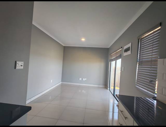 2 BEDROOM FREEHOLD FOR SALE IN SHAKASKRAAL